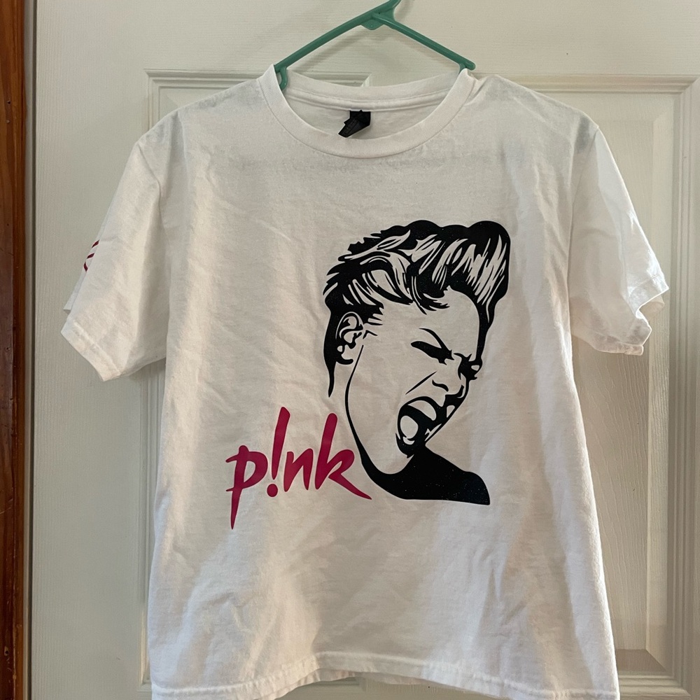 Gildan White T‑Shirt with Black Tag and Black Print - Picture 1 of 4